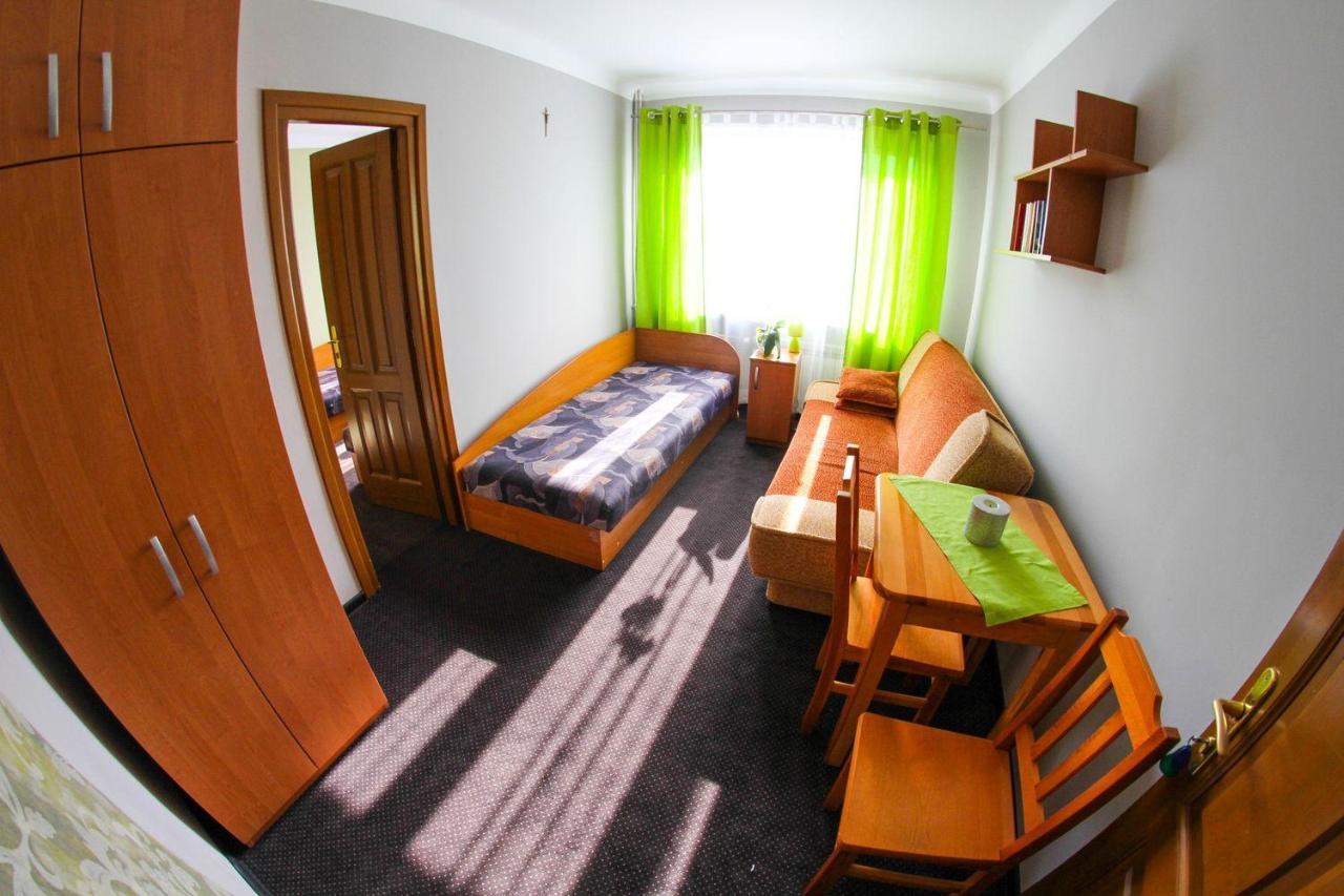 Wieczernik Dom Rekolekcyjny Ksiezy Pallotynow Swieta Katarzyna  Buitenkant foto