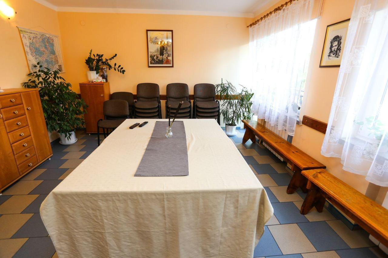 Wieczernik Dom Rekolekcyjny Ksiezy Pallotynow Swieta Katarzyna  Buitenkant foto