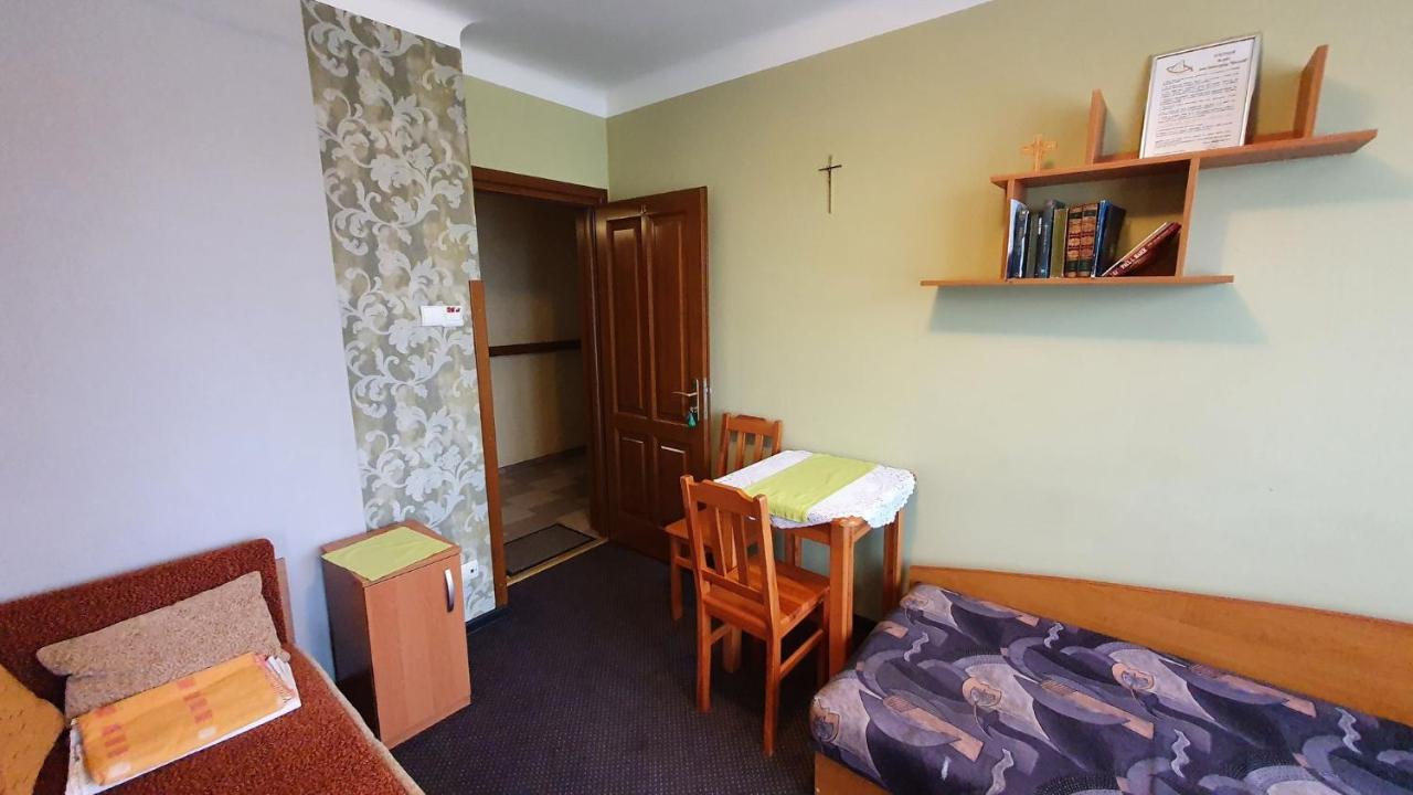 Wieczernik Dom Rekolekcyjny Ksiezy Pallotynow Swieta Katarzyna  Buitenkant foto